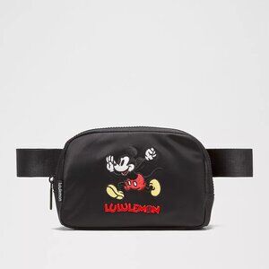 DISNEY X LULULEMON *EVERYWHERE BELT BAG 1L MICKEY IN MOTION GRAPHIC
